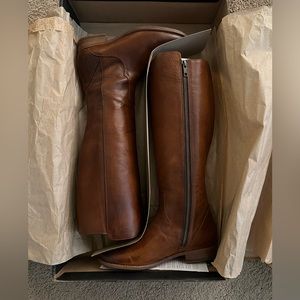 NIB Frye Carly Shield Knee High Zipper Leather Boots